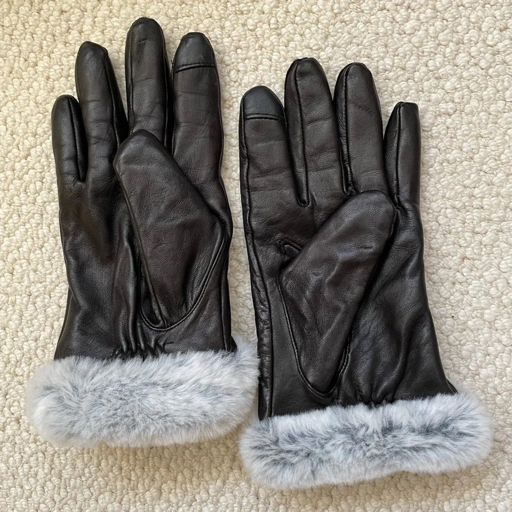 EUC 🖤🤍 CuddlDuds Leather Gloves | Grey Faux Fur Trim | Cozy & Chic